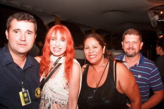 
<a style='margin-left: 5px;' class='btn btn-xs btn-social btn-facebook' href='https://www.facebook.com/sharer/sharer.php?u=https://www.galeramix.com.br/imagem/a53/800-800-90/conteudo/site_galerias/53/petry-121.jpg' rel='popup' data-width='500' data-height='400'><i class='fa fa-facebook'></i>Compartilhar <span class='hidden-xs'>no Facebook</span>
</a> 
<a class='btn btn-default btn-xs' target='_blank' href='imagem/a53/800-800-90/conteudo/site_galerias/53/petry-121.jpg'>
<span class='glyphicon glyphicon-cloud-download'></span> Salvar
</a>
