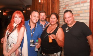 
<a style='margin-left: 5px;' class='btn btn-xs btn-social btn-facebook' href='https://www.facebook.com/sharer/sharer.php?u=https://www.galeramix.com.br/imagem/a53/800-800-90/conteudo/site_galerias/53/petry-122.jpg' rel='popup' data-width='500' data-height='400'><i class='fa fa-facebook'></i>Compartilhar <span class='hidden-xs'>no Facebook</span>
</a> 
<a class='btn btn-default btn-xs' target='_blank' href='imagem/a53/800-800-90/conteudo/site_galerias/53/petry-122.jpg'>
<span class='glyphicon glyphicon-cloud-download'></span> Salvar
</a>
