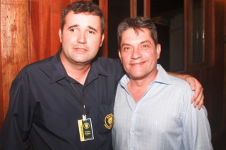 
<a style='margin-left: 5px;' class='btn btn-xs btn-social btn-facebook' href='https://www.facebook.com/sharer/sharer.php?u=https://www.galeramix.com.br/imagem/a53/800-800-90/conteudo/site_galerias/53/petry-123.jpg' rel='popup' data-width='500' data-height='400'><i class='fa fa-facebook'></i>Compartilhar <span class='hidden-xs'>no Facebook</span>
</a> 
<a class='btn btn-default btn-xs' target='_blank' href='imagem/a53/800-800-90/conteudo/site_galerias/53/petry-123.jpg'>
<span class='glyphicon glyphicon-cloud-download'></span> Salvar
</a>
