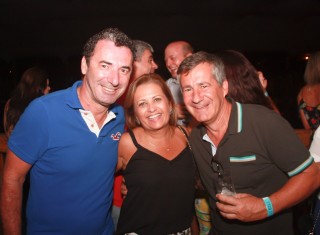 
<a style='margin-left: 5px;' class='btn btn-xs btn-social btn-facebook' href='https://www.facebook.com/sharer/sharer.php?u=https://www.galeramix.com.br/imagem/a53/800-800-90/conteudo/site_galerias/53/petry-130.jpg' rel='popup' data-width='500' data-height='400'><i class='fa fa-facebook'></i>Compartilhar <span class='hidden-xs'>no Facebook</span>
</a> 
<a class='btn btn-default btn-xs' target='_blank' href='imagem/a53/800-800-90/conteudo/site_galerias/53/petry-130.jpg'>
<span class='glyphicon glyphicon-cloud-download'></span> Salvar
</a>
