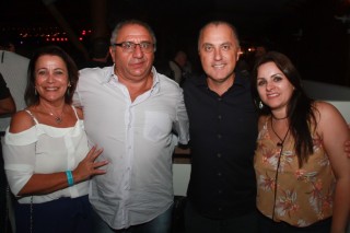 
<a style='margin-left: 5px;' class='btn btn-xs btn-social btn-facebook' href='https://www.facebook.com/sharer/sharer.php?u=https://www.galeramix.com.br/imagem/a53/800-800-90/conteudo/site_galerias/53/petry-134.jpg' rel='popup' data-width='500' data-height='400'><i class='fa fa-facebook'></i>Compartilhar <span class='hidden-xs'>no Facebook</span>
</a> 
<a class='btn btn-default btn-xs' target='_blank' href='imagem/a53/800-800-90/conteudo/site_galerias/53/petry-134.jpg'>
<span class='glyphicon glyphicon-cloud-download'></span> Salvar
</a>
