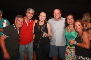 
<a style='margin-left: 5px;' class='btn btn-xs btn-social btn-facebook' href='https://www.facebook.com/sharer/sharer.php?u=https://www.galeramix.com.br/imagem/a53/800-800-90/conteudo/site_galerias/53/petry-135.jpg' rel='popup' data-width='500' data-height='400'><i class='fa fa-facebook'></i>Compartilhar <span class='hidden-xs'>no Facebook</span>
</a> 
<a class='btn btn-default btn-xs' target='_blank' href='imagem/a53/800-800-90/conteudo/site_galerias/53/petry-135.jpg'>
<span class='glyphicon glyphicon-cloud-download'></span> Salvar
</a>
