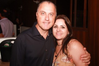 
<a style='margin-left: 5px;' class='btn btn-xs btn-social btn-facebook' href='https://www.facebook.com/sharer/sharer.php?u=https://www.galeramix.com.br/imagem/a53/800-800-90/conteudo/site_galerias/53/petry-137.jpg' rel='popup' data-width='500' data-height='400'><i class='fa fa-facebook'></i>Compartilhar <span class='hidden-xs'>no Facebook</span>
</a> 
<a class='btn btn-default btn-xs' target='_blank' href='imagem/a53/800-800-90/conteudo/site_galerias/53/petry-137.jpg'>
<span class='glyphicon glyphicon-cloud-download'></span> Salvar
</a>
