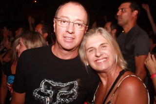 
<a style='margin-left: 5px;' class='btn btn-xs btn-social btn-facebook' href='https://www.facebook.com/sharer/sharer.php?u=https://www.galeramix.com.br/imagem/a53/800-800-90/conteudo/site_galerias/53/petry-138.jpg' rel='popup' data-width='500' data-height='400'><i class='fa fa-facebook'></i>Compartilhar <span class='hidden-xs'>no Facebook</span>
</a> 
<a class='btn btn-default btn-xs' target='_blank' href='imagem/a53/800-800-90/conteudo/site_galerias/53/petry-138.jpg'>
<span class='glyphicon glyphicon-cloud-download'></span> Salvar
</a>
