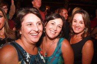 
<a style='margin-left: 5px;' class='btn btn-xs btn-social btn-facebook' href='https://www.facebook.com/sharer/sharer.php?u=https://www.galeramix.com.br/imagem/a53/800-800-90/conteudo/site_galerias/53/petry-14.jpg' rel='popup' data-width='500' data-height='400'><i class='fa fa-facebook'></i>Compartilhar <span class='hidden-xs'>no Facebook</span>
</a> 
<a class='btn btn-default btn-xs' target='_blank' href='imagem/a53/800-800-90/conteudo/site_galerias/53/petry-14.jpg'>
<span class='glyphicon glyphicon-cloud-download'></span> Salvar
</a>
