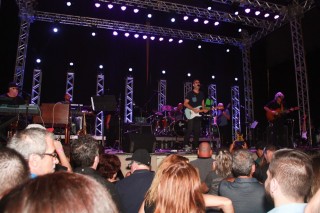 
<a style='margin-left: 5px;' class='btn btn-xs btn-social btn-facebook' href='https://www.facebook.com/sharer/sharer.php?u=https://www.galeramix.com.br/imagem/a53/800-800-90/conteudo/site_galerias/53/petry-140.jpg' rel='popup' data-width='500' data-height='400'><i class='fa fa-facebook'></i>Compartilhar <span class='hidden-xs'>no Facebook</span>
</a> 
<a class='btn btn-default btn-xs' target='_blank' href='imagem/a53/800-800-90/conteudo/site_galerias/53/petry-140.jpg'>
<span class='glyphicon glyphicon-cloud-download'></span> Salvar
</a>
