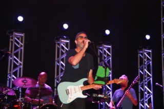 
<a style='margin-left: 5px;' class='btn btn-xs btn-social btn-facebook' href='https://www.facebook.com/sharer/sharer.php?u=https://www.galeramix.com.br/imagem/a53/800-800-90/conteudo/site_galerias/53/petry-141.jpg' rel='popup' data-width='500' data-height='400'><i class='fa fa-facebook'></i>Compartilhar <span class='hidden-xs'>no Facebook</span>
</a> 
<a class='btn btn-default btn-xs' target='_blank' href='imagem/a53/800-800-90/conteudo/site_galerias/53/petry-141.jpg'>
<span class='glyphicon glyphicon-cloud-download'></span> Salvar
</a>
