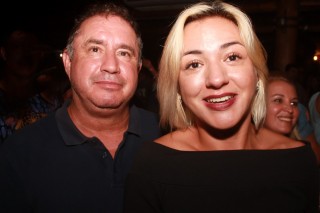 
<a style='margin-left: 5px;' class='btn btn-xs btn-social btn-facebook' href='https://www.facebook.com/sharer/sharer.php?u=https://www.galeramix.com.br/imagem/a53/800-800-90/conteudo/site_galerias/53/petry-15.jpg' rel='popup' data-width='500' data-height='400'><i class='fa fa-facebook'></i>Compartilhar <span class='hidden-xs'>no Facebook</span>
</a> 
<a class='btn btn-default btn-xs' target='_blank' href='imagem/a53/800-800-90/conteudo/site_galerias/53/petry-15.jpg'>
<span class='glyphicon glyphicon-cloud-download'></span> Salvar
</a>
