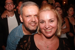 
<a style='margin-left: 5px;' class='btn btn-xs btn-social btn-facebook' href='https://www.facebook.com/sharer/sharer.php?u=https://www.galeramix.com.br/imagem/a53/800-800-90/conteudo/site_galerias/53/petry-16.jpg' rel='popup' data-width='500' data-height='400'><i class='fa fa-facebook'></i>Compartilhar <span class='hidden-xs'>no Facebook</span>
</a> 
<a class='btn btn-default btn-xs' target='_blank' href='imagem/a53/800-800-90/conteudo/site_galerias/53/petry-16.jpg'>
<span class='glyphicon glyphicon-cloud-download'></span> Salvar
</a>
