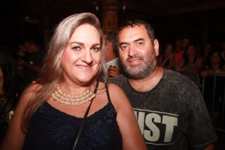 
<a style='margin-left: 5px;' class='btn btn-xs btn-social btn-facebook' href='https://www.facebook.com/sharer/sharer.php?u=https://www.galeramix.com.br/imagem/a53/800-800-90/conteudo/site_galerias/53/petry-18.jpg' rel='popup' data-width='500' data-height='400'><i class='fa fa-facebook'></i>Compartilhar <span class='hidden-xs'>no Facebook</span>
</a> 
<a class='btn btn-default btn-xs' target='_blank' href='imagem/a53/800-800-90/conteudo/site_galerias/53/petry-18.jpg'>
<span class='glyphicon glyphicon-cloud-download'></span> Salvar
</a>
