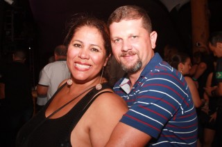 
<a style='margin-left: 5px;' class='btn btn-xs btn-social btn-facebook' href='https://www.facebook.com/sharer/sharer.php?u=https://www.galeramix.com.br/imagem/a53/800-800-90/conteudo/site_galerias/53/petry-23.jpg' rel='popup' data-width='500' data-height='400'><i class='fa fa-facebook'></i>Compartilhar <span class='hidden-xs'>no Facebook</span>
</a> 
<a class='btn btn-default btn-xs' target='_blank' href='imagem/a53/800-800-90/conteudo/site_galerias/53/petry-23.jpg'>
<span class='glyphicon glyphicon-cloud-download'></span> Salvar
</a>
