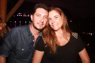 
<a style='margin-left: 5px;' class='btn btn-xs btn-social btn-facebook' href='https://www.facebook.com/sharer/sharer.php?u=https://www.galeramix.com.br/imagem/a53/800-800-90/conteudo/site_galerias/53/petry-27.jpg' rel='popup' data-width='500' data-height='400'><i class='fa fa-facebook'></i>Compartilhar <span class='hidden-xs'>no Facebook</span>
</a> 
<a class='btn btn-default btn-xs' target='_blank' href='imagem/a53/800-800-90/conteudo/site_galerias/53/petry-27.jpg'>
<span class='glyphicon glyphicon-cloud-download'></span> Salvar
</a>
