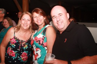 
<a style='margin-left: 5px;' class='btn btn-xs btn-social btn-facebook' href='https://www.facebook.com/sharer/sharer.php?u=https://www.galeramix.com.br/imagem/a53/800-800-90/conteudo/site_galerias/53/petry-28.jpg' rel='popup' data-width='500' data-height='400'><i class='fa fa-facebook'></i>Compartilhar <span class='hidden-xs'>no Facebook</span>
</a> 
<a class='btn btn-default btn-xs' target='_blank' href='imagem/a53/800-800-90/conteudo/site_galerias/53/petry-28.jpg'>
<span class='glyphicon glyphicon-cloud-download'></span> Salvar
</a>
