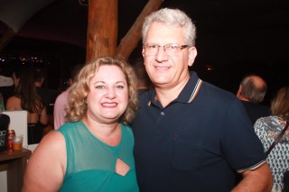 
<a style='margin-left: 5px;' class='btn btn-xs btn-social btn-facebook' href='https://www.facebook.com/sharer/sharer.php?u=https://www.galeramix.com.br/imagem/a53/800-800-90/conteudo/site_galerias/53/petry-30.jpg' rel='popup' data-width='500' data-height='400'><i class='fa fa-facebook'></i>Compartilhar <span class='hidden-xs'>no Facebook</span>
</a> 
<a class='btn btn-default btn-xs' target='_blank' href='imagem/a53/800-800-90/conteudo/site_galerias/53/petry-30.jpg'>
<span class='glyphicon glyphicon-cloud-download'></span> Salvar
</a>
