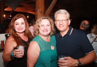 
<a style='margin-left: 5px;' class='btn btn-xs btn-social btn-facebook' href='https://www.facebook.com/sharer/sharer.php?u=https://www.galeramix.com.br/imagem/a53/800-800-90/conteudo/site_galerias/53/petry-31.jpg' rel='popup' data-width='500' data-height='400'><i class='fa fa-facebook'></i>Compartilhar <span class='hidden-xs'>no Facebook</span>
</a> 
<a class='btn btn-default btn-xs' target='_blank' href='imagem/a53/800-800-90/conteudo/site_galerias/53/petry-31.jpg'>
<span class='glyphicon glyphicon-cloud-download'></span> Salvar
</a>
