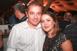 
<a style='margin-left: 5px;' class='btn btn-xs btn-social btn-facebook' href='https://www.facebook.com/sharer/sharer.php?u=https://www.galeramix.com.br/imagem/a53/800-800-90/conteudo/site_galerias/53/petry-32.jpg' rel='popup' data-width='500' data-height='400'><i class='fa fa-facebook'></i>Compartilhar <span class='hidden-xs'>no Facebook</span>
</a> 
<a class='btn btn-default btn-xs' target='_blank' href='imagem/a53/800-800-90/conteudo/site_galerias/53/petry-32.jpg'>
<span class='glyphicon glyphicon-cloud-download'></span> Salvar
</a>
