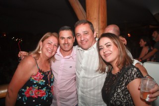 
<a style='margin-left: 5px;' class='btn btn-xs btn-social btn-facebook' href='https://www.facebook.com/sharer/sharer.php?u=https://www.galeramix.com.br/imagem/a53/800-800-90/conteudo/site_galerias/53/petry-34.jpg' rel='popup' data-width='500' data-height='400'><i class='fa fa-facebook'></i>Compartilhar <span class='hidden-xs'>no Facebook</span>
</a> 
<a class='btn btn-default btn-xs' target='_blank' href='imagem/a53/800-800-90/conteudo/site_galerias/53/petry-34.jpg'>
<span class='glyphicon glyphicon-cloud-download'></span> Salvar
</a>
