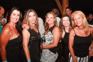 
<a style='margin-left: 5px;' class='btn btn-xs btn-social btn-facebook' href='https://www.facebook.com/sharer/sharer.php?u=https://www.galeramix.com.br/imagem/a53/800-800-90/conteudo/site_galerias/53/petry-37.jpg' rel='popup' data-width='500' data-height='400'><i class='fa fa-facebook'></i>Compartilhar <span class='hidden-xs'>no Facebook</span>
</a> 
<a class='btn btn-default btn-xs' target='_blank' href='imagem/a53/800-800-90/conteudo/site_galerias/53/petry-37.jpg'>
<span class='glyphicon glyphicon-cloud-download'></span> Salvar
</a>
