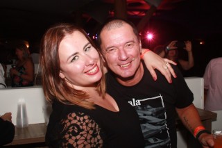 
<a style='margin-left: 5px;' class='btn btn-xs btn-social btn-facebook' href='https://www.facebook.com/sharer/sharer.php?u=https://www.galeramix.com.br/imagem/a53/800-800-90/conteudo/site_galerias/53/petry-39.jpg' rel='popup' data-width='500' data-height='400'><i class='fa fa-facebook'></i>Compartilhar <span class='hidden-xs'>no Facebook</span>
</a> 
<a class='btn btn-default btn-xs' target='_blank' href='imagem/a53/800-800-90/conteudo/site_galerias/53/petry-39.jpg'>
<span class='glyphicon glyphicon-cloud-download'></span> Salvar
</a>
