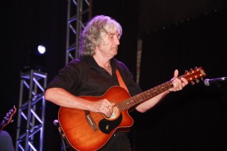 
<a style='margin-left: 5px;' class='btn btn-xs btn-social btn-facebook' href='https://www.facebook.com/sharer/sharer.php?u=https://www.galeramix.com.br/imagem/a53/800-800-90/conteudo/site_galerias/53/petry-4.jpg' rel='popup' data-width='500' data-height='400'><i class='fa fa-facebook'></i>Compartilhar <span class='hidden-xs'>no Facebook</span>
</a> 
<a class='btn btn-default btn-xs' target='_blank' href='imagem/a53/800-800-90/conteudo/site_galerias/53/petry-4.jpg'>
<span class='glyphicon glyphicon-cloud-download'></span> Salvar
</a>
