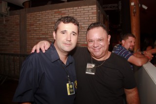 
<a style='margin-left: 5px;' class='btn btn-xs btn-social btn-facebook' href='https://www.facebook.com/sharer/sharer.php?u=https://www.galeramix.com.br/imagem/a53/800-800-90/conteudo/site_galerias/53/petry-51.jpg' rel='popup' data-width='500' data-height='400'><i class='fa fa-facebook'></i>Compartilhar <span class='hidden-xs'>no Facebook</span>
</a> 
<a class='btn btn-default btn-xs' target='_blank' href='imagem/a53/800-800-90/conteudo/site_galerias/53/petry-51.jpg'>
<span class='glyphicon glyphicon-cloud-download'></span> Salvar
</a>
