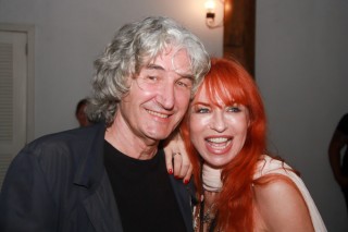 
<a style='margin-left: 5px;' class='btn btn-xs btn-social btn-facebook' href='https://www.facebook.com/sharer/sharer.php?u=https://www.galeramix.com.br/imagem/a53/800-800-90/conteudo/site_galerias/53/petry-57.jpg' rel='popup' data-width='500' data-height='400'><i class='fa fa-facebook'></i>Compartilhar <span class='hidden-xs'>no Facebook</span>
</a> 
<a class='btn btn-default btn-xs' target='_blank' href='imagem/a53/800-800-90/conteudo/site_galerias/53/petry-57.jpg'>
<span class='glyphicon glyphicon-cloud-download'></span> Salvar
</a>
