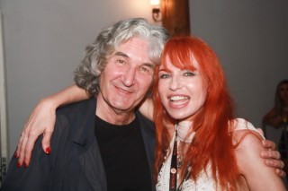 
<a style='margin-left: 5px;' class='btn btn-xs btn-social btn-facebook' href='https://www.facebook.com/sharer/sharer.php?u=https://www.galeramix.com.br/imagem/a53/800-800-90/conteudo/site_galerias/53/petry-59.jpg' rel='popup' data-width='500' data-height='400'><i class='fa fa-facebook'></i>Compartilhar <span class='hidden-xs'>no Facebook</span>
</a> 
<a class='btn btn-default btn-xs' target='_blank' href='imagem/a53/800-800-90/conteudo/site_galerias/53/petry-59.jpg'>
<span class='glyphicon glyphicon-cloud-download'></span> Salvar
</a>
