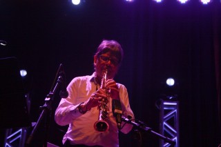 
<a style='margin-left: 5px;' class='btn btn-xs btn-social btn-facebook' href='https://www.facebook.com/sharer/sharer.php?u=https://www.galeramix.com.br/imagem/a53/800-800-90/conteudo/site_galerias/53/petry-6.jpg' rel='popup' data-width='500' data-height='400'><i class='fa fa-facebook'></i>Compartilhar <span class='hidden-xs'>no Facebook</span>
</a> 
<a class='btn btn-default btn-xs' target='_blank' href='imagem/a53/800-800-90/conteudo/site_galerias/53/petry-6.jpg'>
<span class='glyphicon glyphicon-cloud-download'></span> Salvar
</a>
