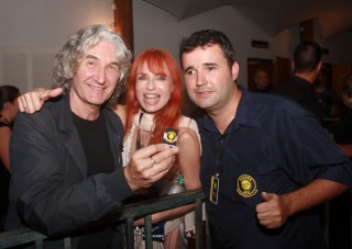 
<a style='margin-left: 5px;' class='btn btn-xs btn-social btn-facebook' href='https://www.facebook.com/sharer/sharer.php?u=https://www.galeramix.com.br/imagem/a53/800-800-90/conteudo/site_galerias/53/petry-65.jpg' rel='popup' data-width='500' data-height='400'><i class='fa fa-facebook'></i>Compartilhar <span class='hidden-xs'>no Facebook</span>
</a> 
<a class='btn btn-default btn-xs' target='_blank' href='imagem/a53/800-800-90/conteudo/site_galerias/53/petry-65.jpg'>
<span class='glyphicon glyphicon-cloud-download'></span> Salvar
</a>
