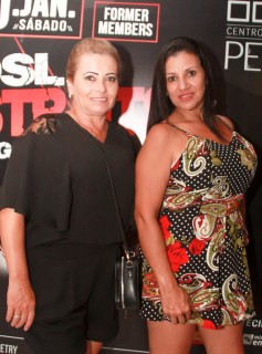 
<a style='margin-left: 5px;' class='btn btn-xs btn-social btn-facebook' href='https://www.facebook.com/sharer/sharer.php?u=https://www.galeramix.com.br/imagem/a53/800-800-90/conteudo/site_galerias/53/petry-68.jpg' rel='popup' data-width='500' data-height='400'><i class='fa fa-facebook'></i>Compartilhar <span class='hidden-xs'>no Facebook</span>
</a> 
<a class='btn btn-default btn-xs' target='_blank' href='imagem/a53/800-800-90/conteudo/site_galerias/53/petry-68.jpg'>
<span class='glyphicon glyphicon-cloud-download'></span> Salvar
</a>
