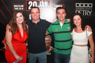 
<a style='margin-left: 5px;' class='btn btn-xs btn-social btn-facebook' href='https://www.facebook.com/sharer/sharer.php?u=https://www.galeramix.com.br/imagem/a53/800-800-90/conteudo/site_galerias/53/petry-69.jpg' rel='popup' data-width='500' data-height='400'><i class='fa fa-facebook'></i>Compartilhar <span class='hidden-xs'>no Facebook</span>
</a> 
<a class='btn btn-default btn-xs' target='_blank' href='imagem/a53/800-800-90/conteudo/site_galerias/53/petry-69.jpg'>
<span class='glyphicon glyphicon-cloud-download'></span> Salvar
</a>
