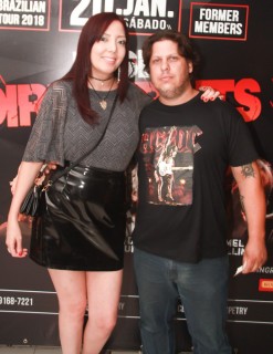 
<a style='margin-left: 5px;' class='btn btn-xs btn-social btn-facebook' href='https://www.facebook.com/sharer/sharer.php?u=https://www.galeramix.com.br/imagem/a53/800-800-90/conteudo/site_galerias/53/petry-74.jpg' rel='popup' data-width='500' data-height='400'><i class='fa fa-facebook'></i>Compartilhar <span class='hidden-xs'>no Facebook</span>
</a> 
<a class='btn btn-default btn-xs' target='_blank' href='imagem/a53/800-800-90/conteudo/site_galerias/53/petry-74.jpg'>
<span class='glyphicon glyphicon-cloud-download'></span> Salvar
</a>
