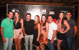 
<a style='margin-left: 5px;' class='btn btn-xs btn-social btn-facebook' href='https://www.facebook.com/sharer/sharer.php?u=https://www.galeramix.com.br/imagem/a53/800-800-90/conteudo/site_galerias/53/petry-76.jpg' rel='popup' data-width='500' data-height='400'><i class='fa fa-facebook'></i>Compartilhar <span class='hidden-xs'>no Facebook</span>
</a> 
<a class='btn btn-default btn-xs' target='_blank' href='imagem/a53/800-800-90/conteudo/site_galerias/53/petry-76.jpg'>
<span class='glyphicon glyphicon-cloud-download'></span> Salvar
</a>
