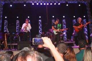 
<a style='margin-left: 5px;' class='btn btn-xs btn-social btn-facebook' href='https://www.facebook.com/sharer/sharer.php?u=https://www.galeramix.com.br/imagem/a53/800-800-90/conteudo/site_galerias/53/petry-8.jpg' rel='popup' data-width='500' data-height='400'><i class='fa fa-facebook'></i>Compartilhar <span class='hidden-xs'>no Facebook</span>
</a> 
<a class='btn btn-default btn-xs' target='_blank' href='imagem/a53/800-800-90/conteudo/site_galerias/53/petry-8.jpg'>
<span class='glyphicon glyphicon-cloud-download'></span> Salvar
</a>
