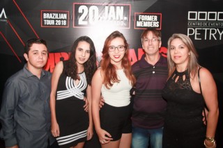 
<a style='margin-left: 5px;' class='btn btn-xs btn-social btn-facebook' href='https://www.facebook.com/sharer/sharer.php?u=https://www.galeramix.com.br/imagem/a53/800-800-90/conteudo/site_galerias/53/petry-80.jpg' rel='popup' data-width='500' data-height='400'><i class='fa fa-facebook'></i>Compartilhar <span class='hidden-xs'>no Facebook</span>
</a> 
<a class='btn btn-default btn-xs' target='_blank' href='imagem/a53/800-800-90/conteudo/site_galerias/53/petry-80.jpg'>
<span class='glyphicon glyphicon-cloud-download'></span> Salvar
</a>
