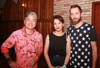 
<a style='margin-left: 5px;' class='btn btn-xs btn-social btn-facebook' href='https://www.facebook.com/sharer/sharer.php?u=https://www.galeramix.com.br/imagem/a53/800-800-90/conteudo/site_galerias/53/petry-85.jpg' rel='popup' data-width='500' data-height='400'><i class='fa fa-facebook'></i>Compartilhar <span class='hidden-xs'>no Facebook</span>
</a> 
<a class='btn btn-default btn-xs' target='_blank' href='imagem/a53/800-800-90/conteudo/site_galerias/53/petry-85.jpg'>
<span class='glyphicon glyphicon-cloud-download'></span> Salvar
</a>
