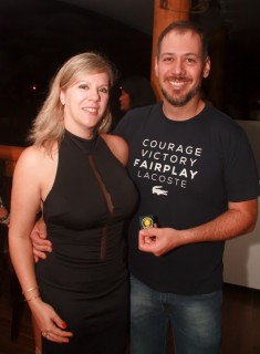 
<a style='margin-left: 5px;' class='btn btn-xs btn-social btn-facebook' href='https://www.facebook.com/sharer/sharer.php?u=https://www.galeramix.com.br/imagem/a53/800-800-90/conteudo/site_galerias/53/petry-89.jpg' rel='popup' data-width='500' data-height='400'><i class='fa fa-facebook'></i>Compartilhar <span class='hidden-xs'>no Facebook</span>
</a> 
<a class='btn btn-default btn-xs' target='_blank' href='imagem/a53/800-800-90/conteudo/site_galerias/53/petry-89.jpg'>
<span class='glyphicon glyphicon-cloud-download'></span> Salvar
</a>
