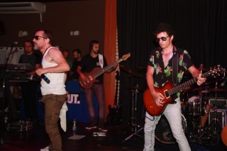 
<a style='margin-left: 5px;' class='btn btn-xs btn-social btn-facebook' href='https://www.facebook.com/sharer/sharer.php?u=https://www.galeramix.com.br/imagem/a53/800-800-90/conteudo/site_galerias/53/petry-92.jpg' rel='popup' data-width='500' data-height='400'><i class='fa fa-facebook'></i>Compartilhar <span class='hidden-xs'>no Facebook</span>
</a> 
<a class='btn btn-default btn-xs' target='_blank' href='imagem/a53/800-800-90/conteudo/site_galerias/53/petry-92.jpg'>
<span class='glyphicon glyphicon-cloud-download'></span> Salvar
</a>
