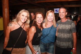 
<a style='margin-left: 5px;' class='btn btn-xs btn-social btn-facebook' href='https://www.facebook.com/sharer/sharer.php?u=https://www.galeramix.com.br/imagem/a53/800-800-90/conteudo/site_galerias/53/petry-96.jpg' rel='popup' data-width='500' data-height='400'><i class='fa fa-facebook'></i>Compartilhar <span class='hidden-xs'>no Facebook</span>
</a> 
<a class='btn btn-default btn-xs' target='_blank' href='imagem/a53/800-800-90/conteudo/site_galerias/53/petry-96.jpg'>
<span class='glyphicon glyphicon-cloud-download'></span> Salvar
</a>
