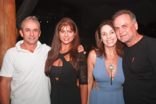 
<a style='margin-left: 5px;' class='btn btn-xs btn-social btn-facebook' href='https://www.facebook.com/sharer/sharer.php?u=https://www.galeramix.com.br/imagem/a53/800-800-90/conteudo/site_galerias/53/petry-98.jpg' rel='popup' data-width='500' data-height='400'><i class='fa fa-facebook'></i>Compartilhar <span class='hidden-xs'>no Facebook</span>
</a> 
<a class='btn btn-default btn-xs' target='_blank' href='imagem/a53/800-800-90/conteudo/site_galerias/53/petry-98.jpg'>
<span class='glyphicon glyphicon-cloud-download'></span> Salvar
</a>
