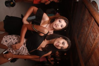 
<a style='margin-left: 5px;' class='btn btn-xs btn-social btn-facebook' href='https://www.facebook.com/sharer/sharer.php?u=https://www.galeramix.com.br/imagem/a55/800-800-90/conteudo/site_galerias/55/img8408.jpg' rel='popup' data-width='500' data-height='400'><i class='fa fa-facebook'></i>Compartilhar <span class='hidden-xs'>no Facebook</span>
</a> 
<a class='btn btn-default btn-xs' target='_blank' href='imagem/a55/800-800-90/conteudo/site_galerias/55/img8408.jpg'>
<span class='glyphicon glyphicon-cloud-download'></span> Salvar
</a>
