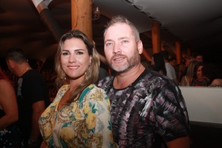 
<a style='margin-left: 5px;' class='btn btn-xs btn-social btn-facebook' href='https://www.facebook.com/sharer/sharer.php?u=https://www.galeramix.com.br/imagem/a55/800-800-90/conteudo/site_galerias/55/img8448.jpg' rel='popup' data-width='500' data-height='400'><i class='fa fa-facebook'></i>Compartilhar <span class='hidden-xs'>no Facebook</span>
</a> 
<a class='btn btn-default btn-xs' target='_blank' href='imagem/a55/800-800-90/conteudo/site_galerias/55/img8448.jpg'>
<span class='glyphicon glyphicon-cloud-download'></span> Salvar
</a>
