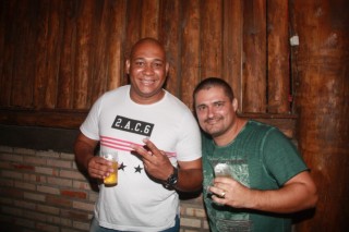 
<a style='margin-left: 5px;' class='btn btn-xs btn-social btn-facebook' href='https://www.facebook.com/sharer/sharer.php?u=https://www.galeramix.com.br/imagem/a55/800-800-90/conteudo/site_galerias/55/img8483.jpg' rel='popup' data-width='500' data-height='400'><i class='fa fa-facebook'></i>Compartilhar <span class='hidden-xs'>no Facebook</span>
</a> 
<a class='btn btn-default btn-xs' target='_blank' href='imagem/a55/800-800-90/conteudo/site_galerias/55/img8483.jpg'>
<span class='glyphicon glyphicon-cloud-download'></span> Salvar
</a>
