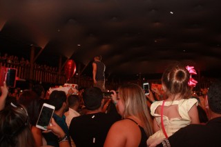 
<a style='margin-left: 5px;' class='btn btn-xs btn-social btn-facebook' href='https://www.facebook.com/sharer/sharer.php?u=https://www.galeramix.com.br/imagem/a55/800-800-90/conteudo/site_galerias/55/img8512.jpg' rel='popup' data-width='500' data-height='400'><i class='fa fa-facebook'></i>Compartilhar <span class='hidden-xs'>no Facebook</span>
</a> 
<a class='btn btn-default btn-xs' target='_blank' href='imagem/a55/800-800-90/conteudo/site_galerias/55/img8512.jpg'>
<span class='glyphicon glyphicon-cloud-download'></span> Salvar
</a>
