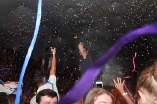 
<a style='margin-left: 5px;' class='btn btn-xs btn-social btn-facebook' href='https://www.facebook.com/sharer/sharer.php?u=https://www.galeramix.com.br/imagem/a55/800-800-90/conteudo/site_galerias/55/img8515.jpg' rel='popup' data-width='500' data-height='400'><i class='fa fa-facebook'></i>Compartilhar <span class='hidden-xs'>no Facebook</span>
</a> 
<a class='btn btn-default btn-xs' target='_blank' href='imagem/a55/800-800-90/conteudo/site_galerias/55/img8515.jpg'>
<span class='glyphicon glyphicon-cloud-download'></span> Salvar
</a>
