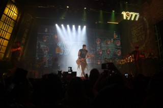 
<a style='margin-left: 5px;' class='btn btn-xs btn-social btn-facebook' href='https://www.facebook.com/sharer/sharer.php?u=https://www.galeramix.com.br/imagem/a55/800-800-90/conteudo/site_galerias/55/img8522.jpg' rel='popup' data-width='500' data-height='400'><i class='fa fa-facebook'></i>Compartilhar <span class='hidden-xs'>no Facebook</span>
</a> 
<a class='btn btn-default btn-xs' target='_blank' href='imagem/a55/800-800-90/conteudo/site_galerias/55/img8522.jpg'>
<span class='glyphicon glyphicon-cloud-download'></span> Salvar
</a>
