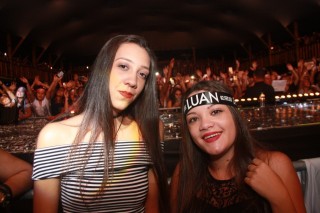 
<a style='margin-left: 5px;' class='btn btn-xs btn-social btn-facebook' href='https://www.facebook.com/sharer/sharer.php?u=https://www.galeramix.com.br/imagem/a55/800-800-90/conteudo/site_galerias/55/img8535.jpg' rel='popup' data-width='500' data-height='400'><i class='fa fa-facebook'></i>Compartilhar <span class='hidden-xs'>no Facebook</span>
</a> 
<a class='btn btn-default btn-xs' target='_blank' href='imagem/a55/800-800-90/conteudo/site_galerias/55/img8535.jpg'>
<span class='glyphicon glyphicon-cloud-download'></span> Salvar
</a>
