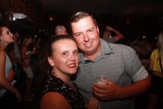 
<a style='margin-left: 5px;' class='btn btn-xs btn-social btn-facebook' href='https://www.facebook.com/sharer/sharer.php?u=https://www.galeramix.com.br/imagem/a55/800-800-90/conteudo/site_galerias/55/img8550.jpg' rel='popup' data-width='500' data-height='400'><i class='fa fa-facebook'></i>Compartilhar <span class='hidden-xs'>no Facebook</span>
</a> 
<a class='btn btn-default btn-xs' target='_blank' href='imagem/a55/800-800-90/conteudo/site_galerias/55/img8550.jpg'>
<span class='glyphicon glyphicon-cloud-download'></span> Salvar
</a>
