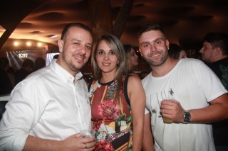 
<a style='margin-left: 5px;' class='btn btn-xs btn-social btn-facebook' href='https://www.facebook.com/sharer/sharer.php?u=https://www.galeramix.com.br/imagem/a55/800-800-90/conteudo/site_galerias/55/img8570.jpg' rel='popup' data-width='500' data-height='400'><i class='fa fa-facebook'></i>Compartilhar <span class='hidden-xs'>no Facebook</span>
</a> 
<a class='btn btn-default btn-xs' target='_blank' href='imagem/a55/800-800-90/conteudo/site_galerias/55/img8570.jpg'>
<span class='glyphicon glyphicon-cloud-download'></span> Salvar
</a>
