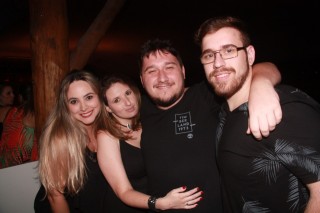 
<a style='margin-left: 5px;' class='btn btn-xs btn-social btn-facebook' href='https://www.facebook.com/sharer/sharer.php?u=https://www.galeramix.com.br/imagem/a55/800-800-90/conteudo/site_galerias/55/img8576.jpg' rel='popup' data-width='500' data-height='400'><i class='fa fa-facebook'></i>Compartilhar <span class='hidden-xs'>no Facebook</span>
</a> 
<a class='btn btn-default btn-xs' target='_blank' href='imagem/a55/800-800-90/conteudo/site_galerias/55/img8576.jpg'>
<span class='glyphicon glyphicon-cloud-download'></span> Salvar
</a>
